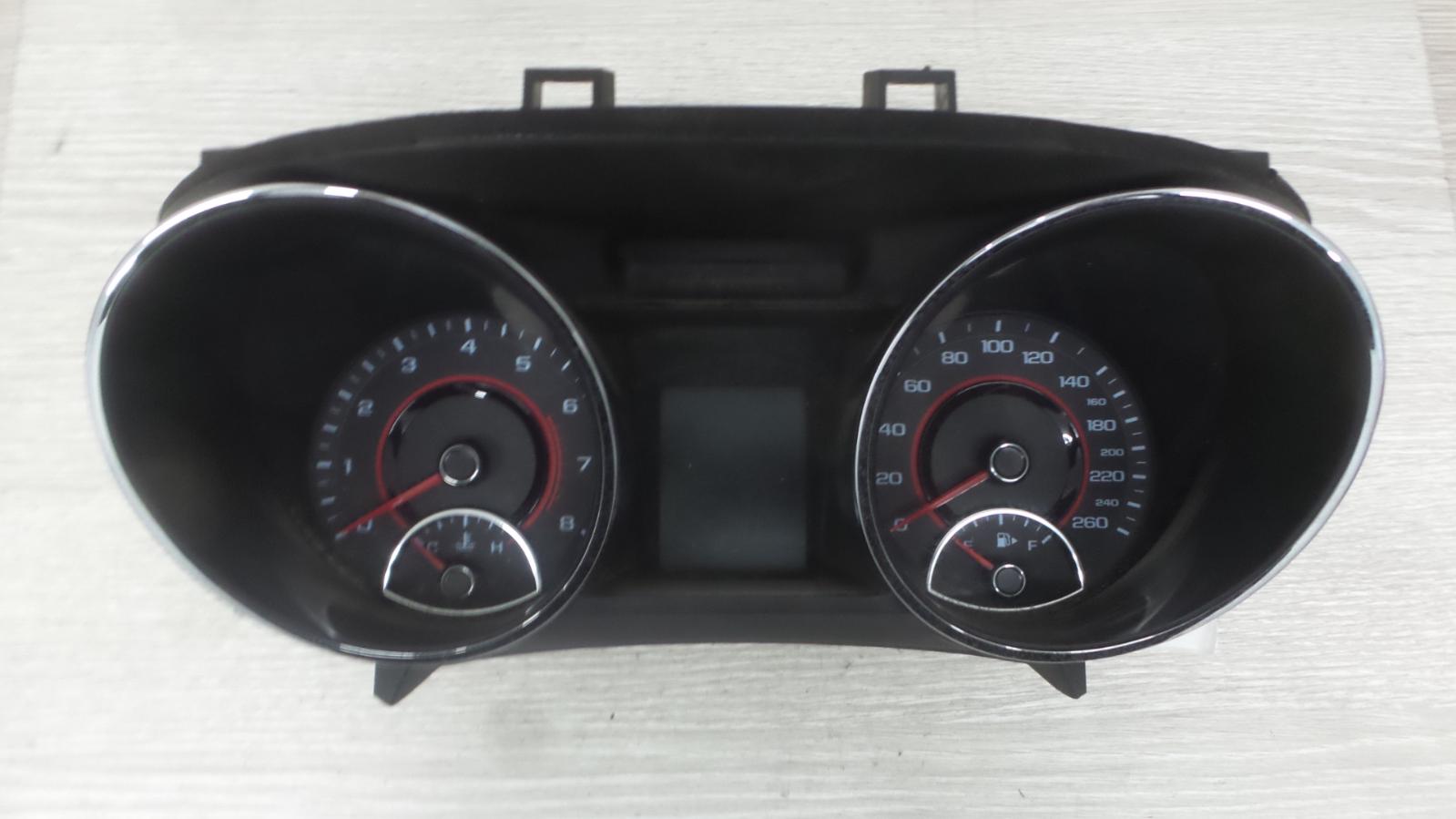 HOLDEN COMMODORE INSTRUMENT CLUSTER INSTRUMENT CLUSTER, AUTO T/M, VF, SS/SS-V/SV