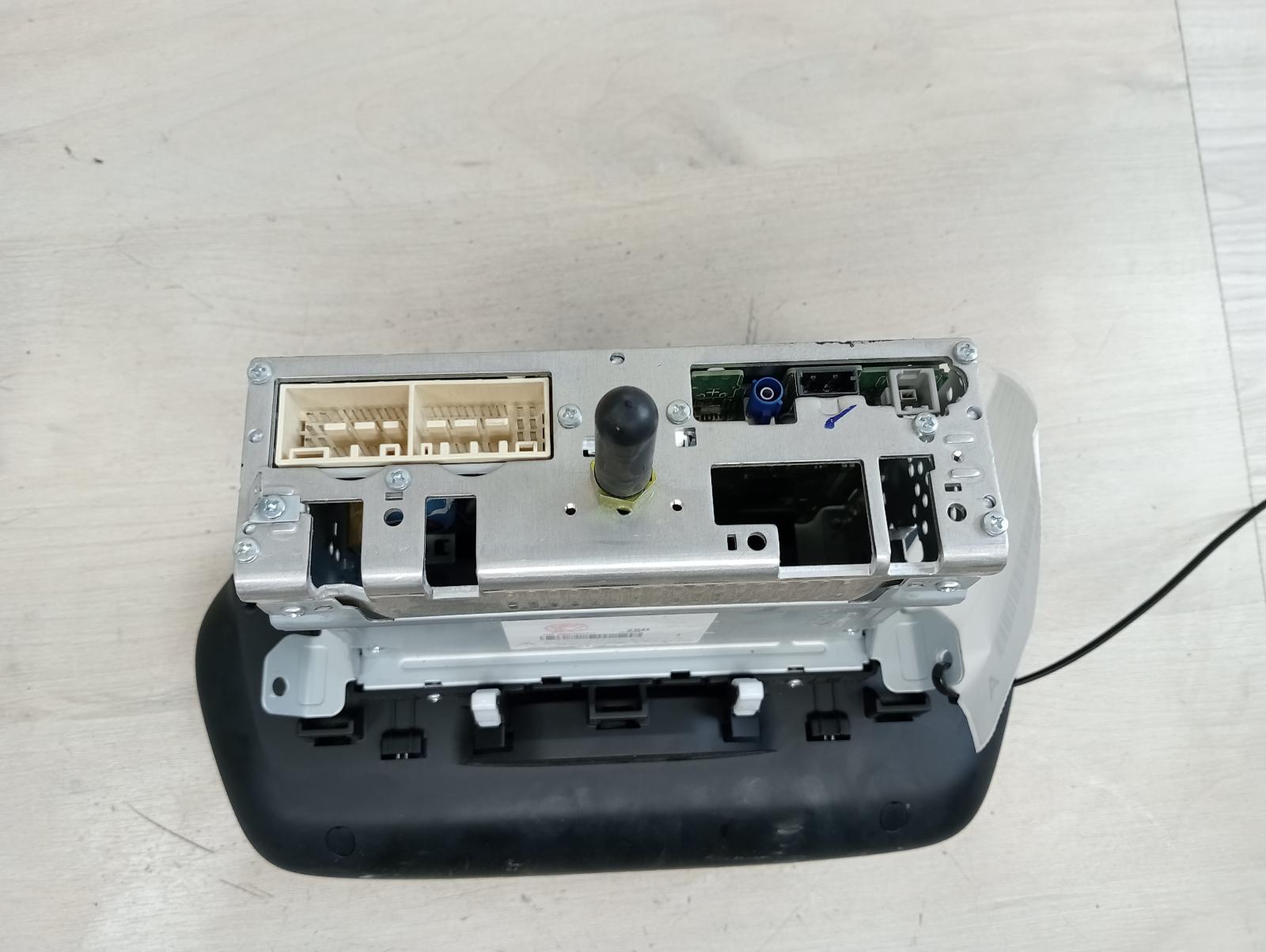 8960076