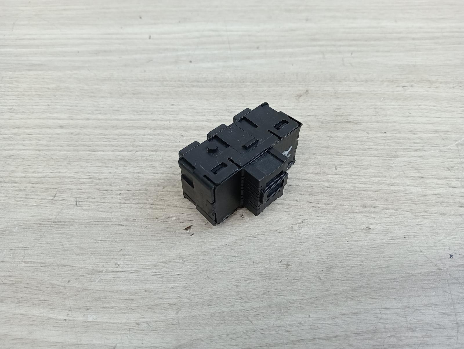 8960853