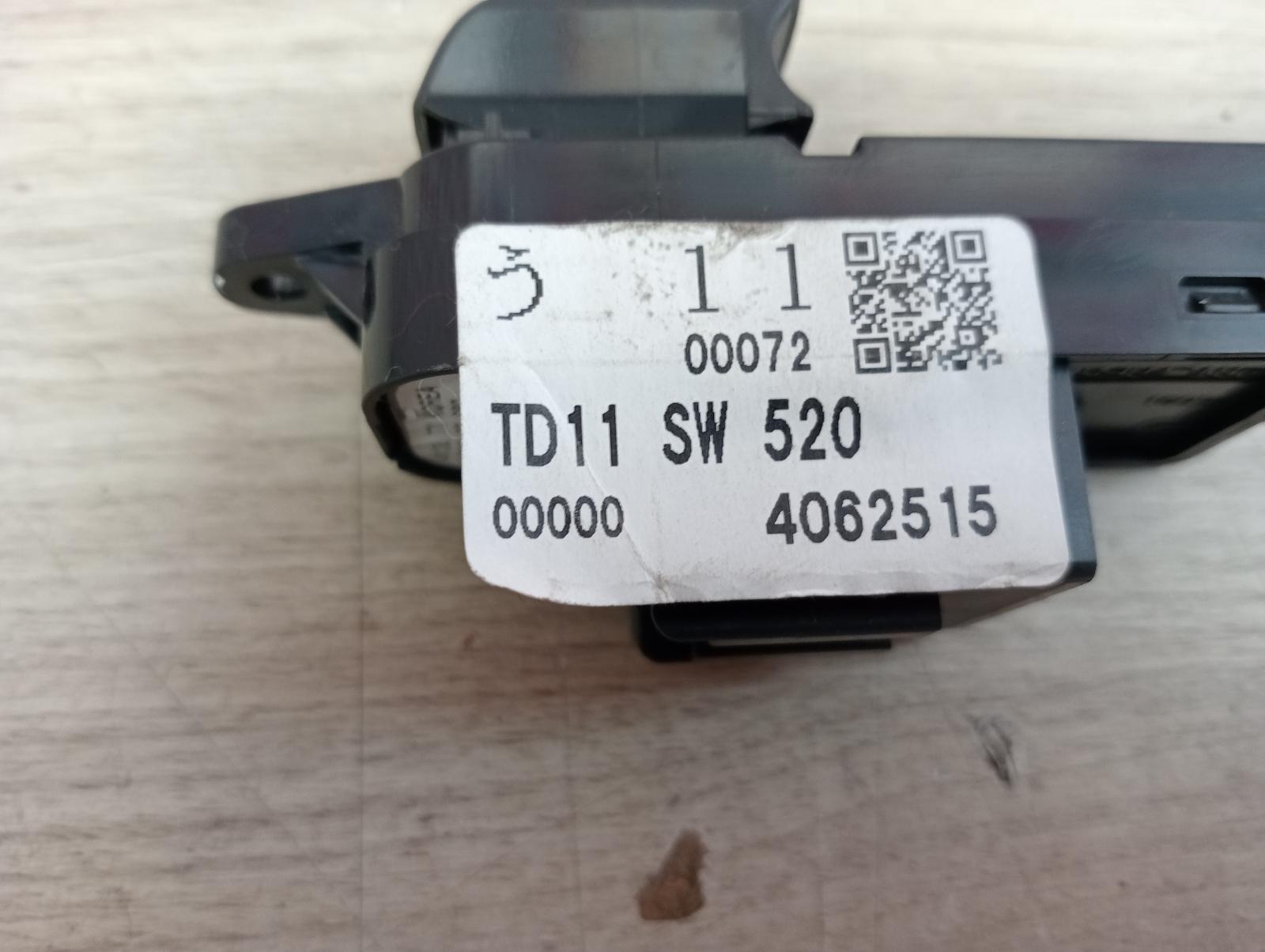 8976017