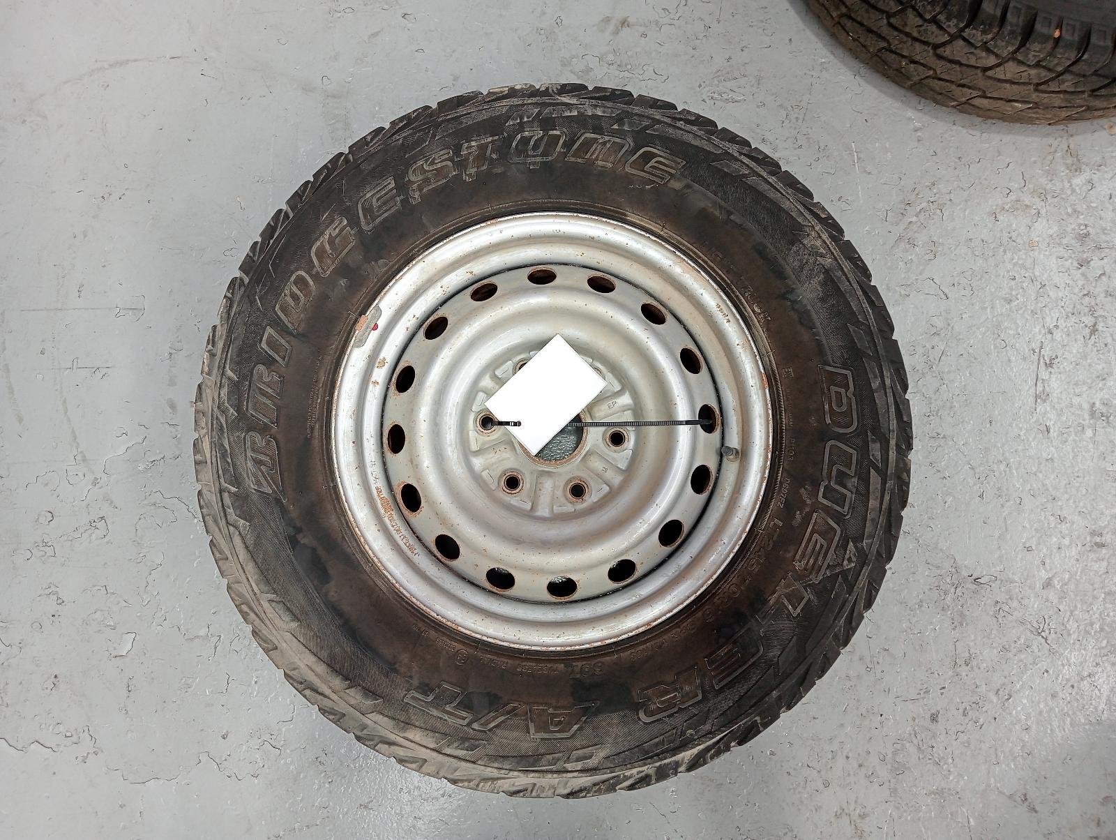 8905617