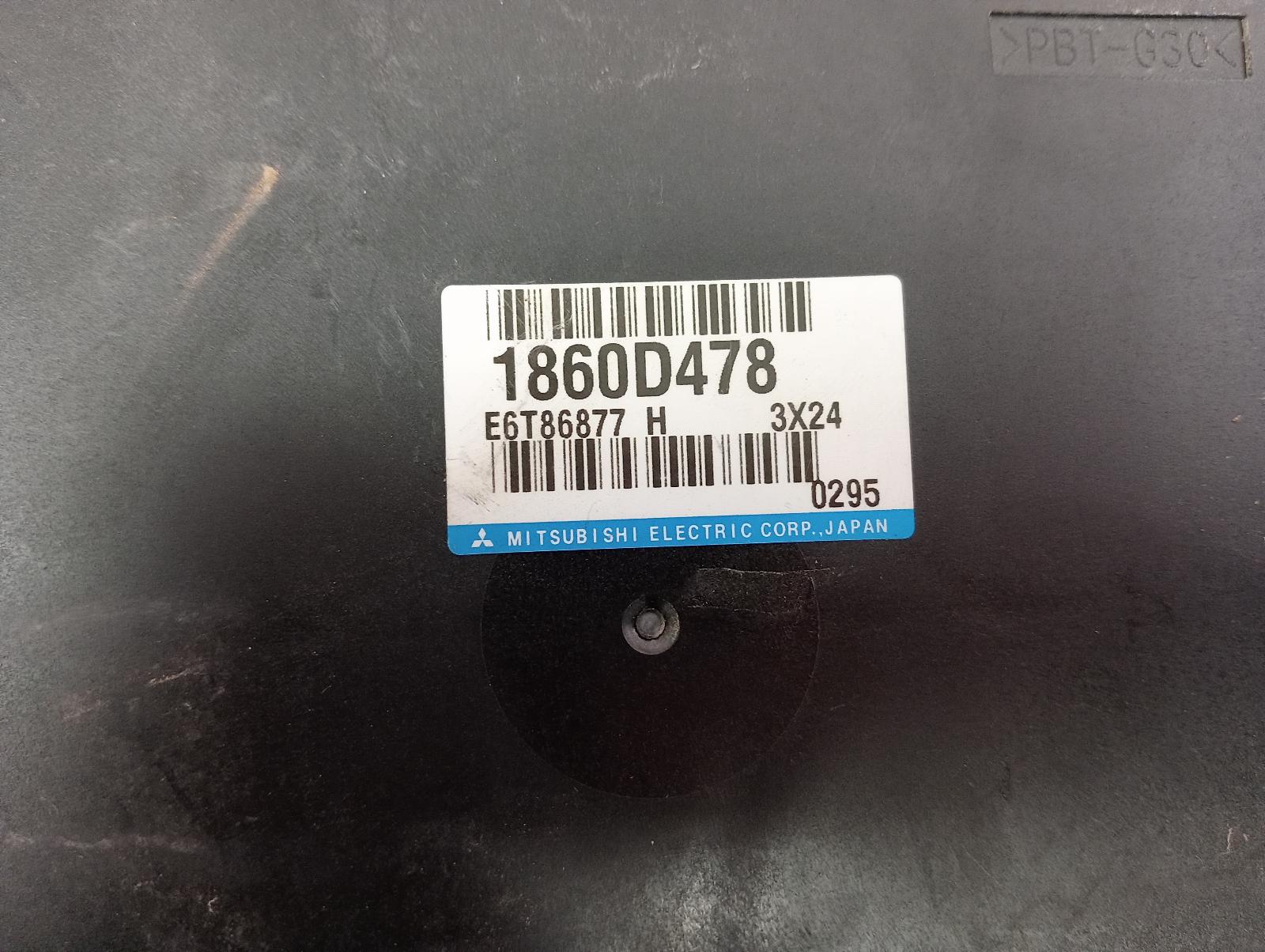 8992693