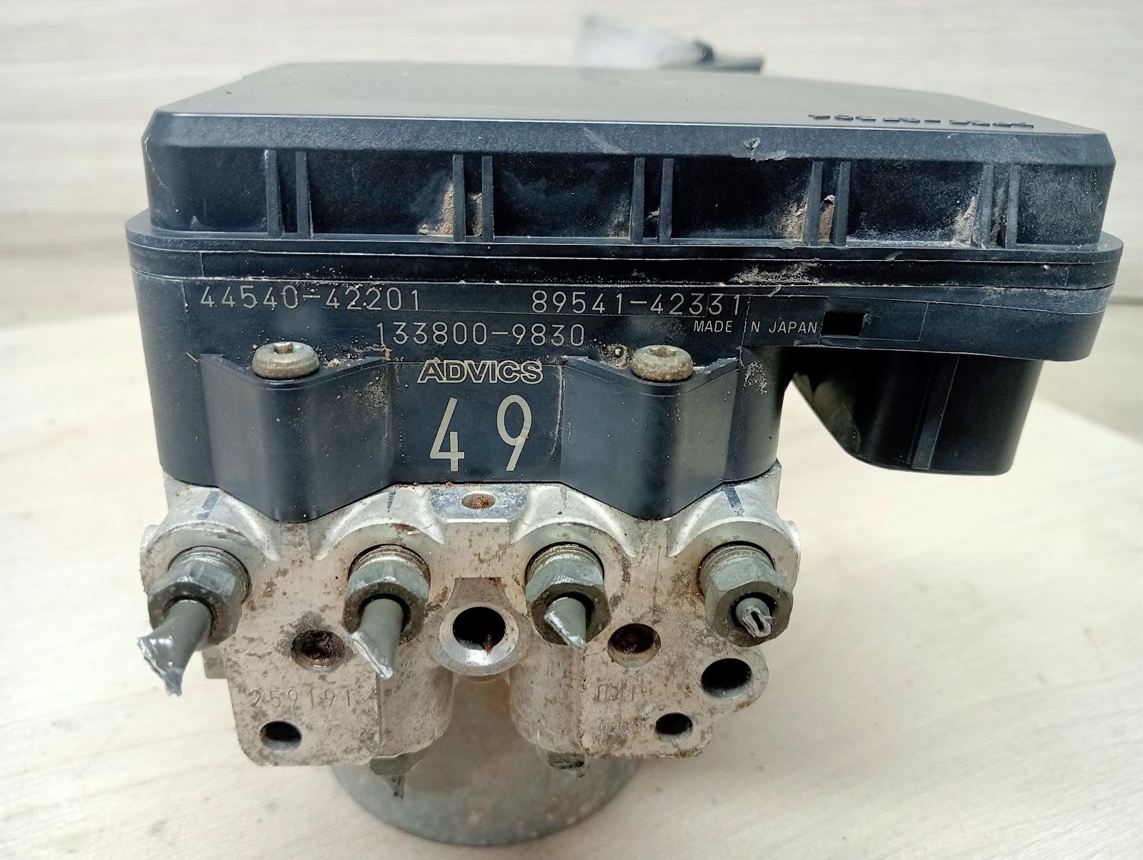 8850573
