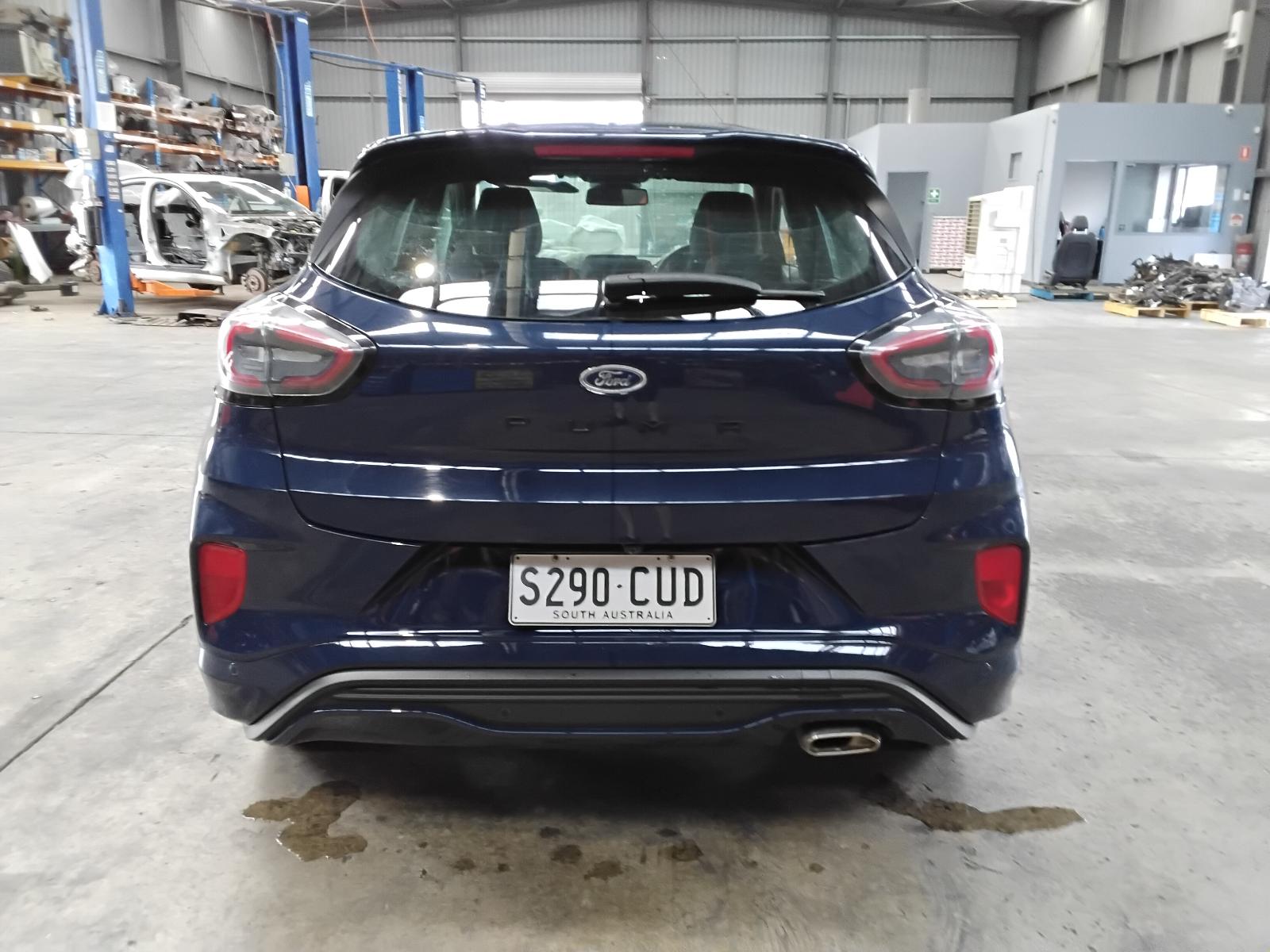 8975774