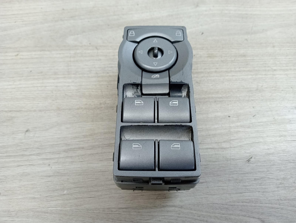 8993977