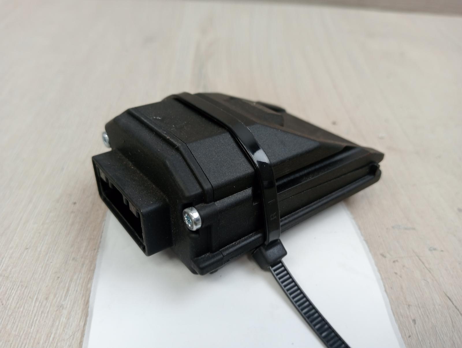 8964800