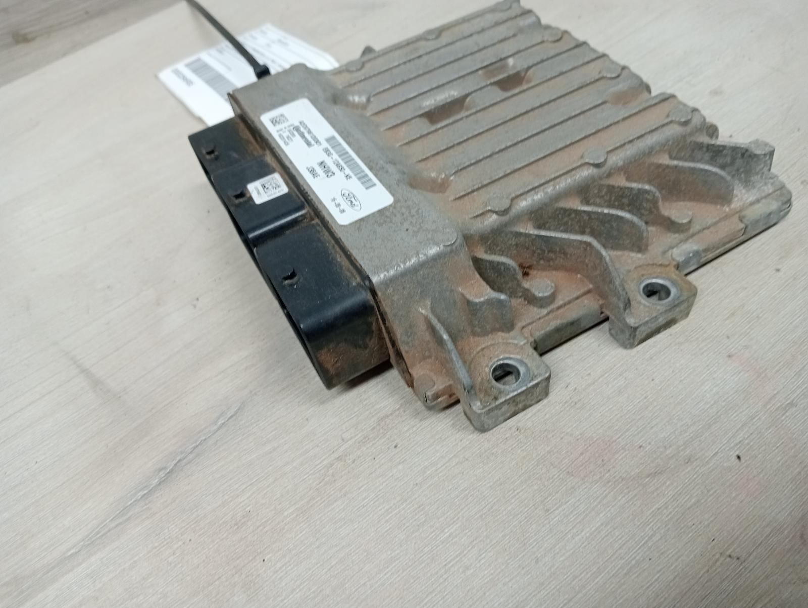 8946323