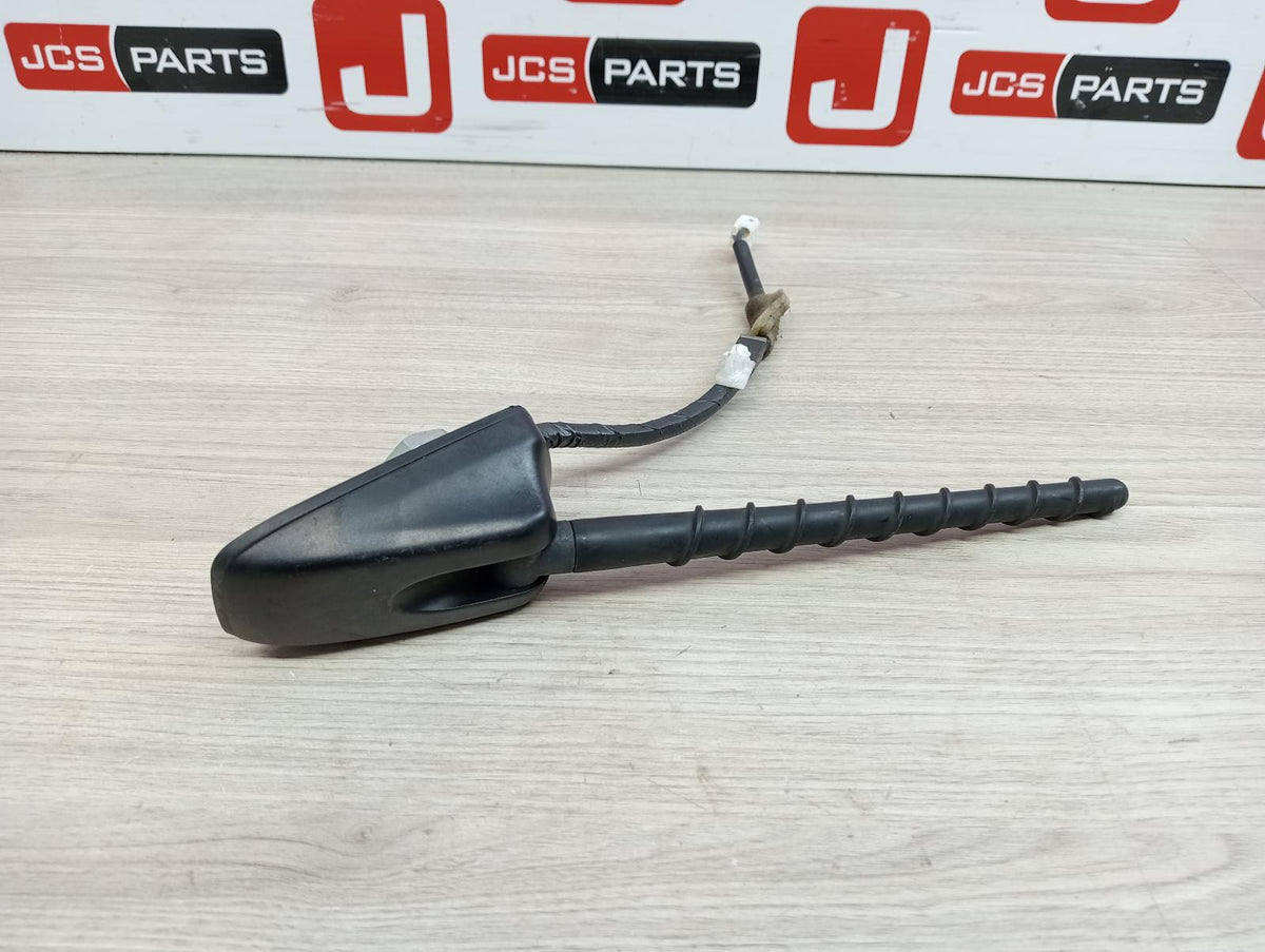 TOYOTA HILUX ANTENNA FACTORY, NON SHARK FIN TYPE, 06/15-09/25 2017