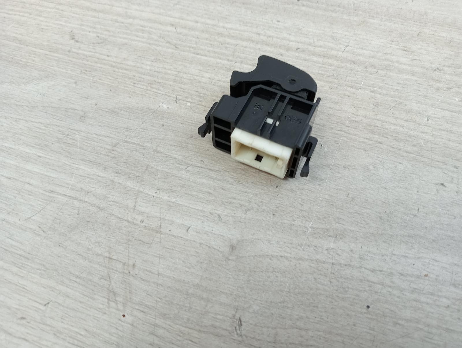 8945320