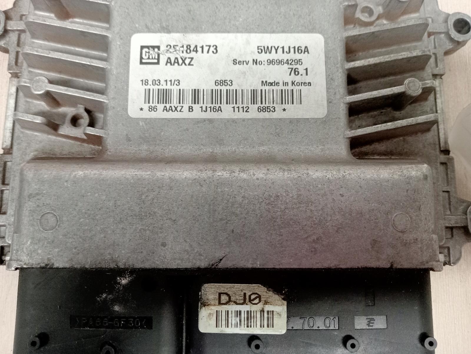 8952559