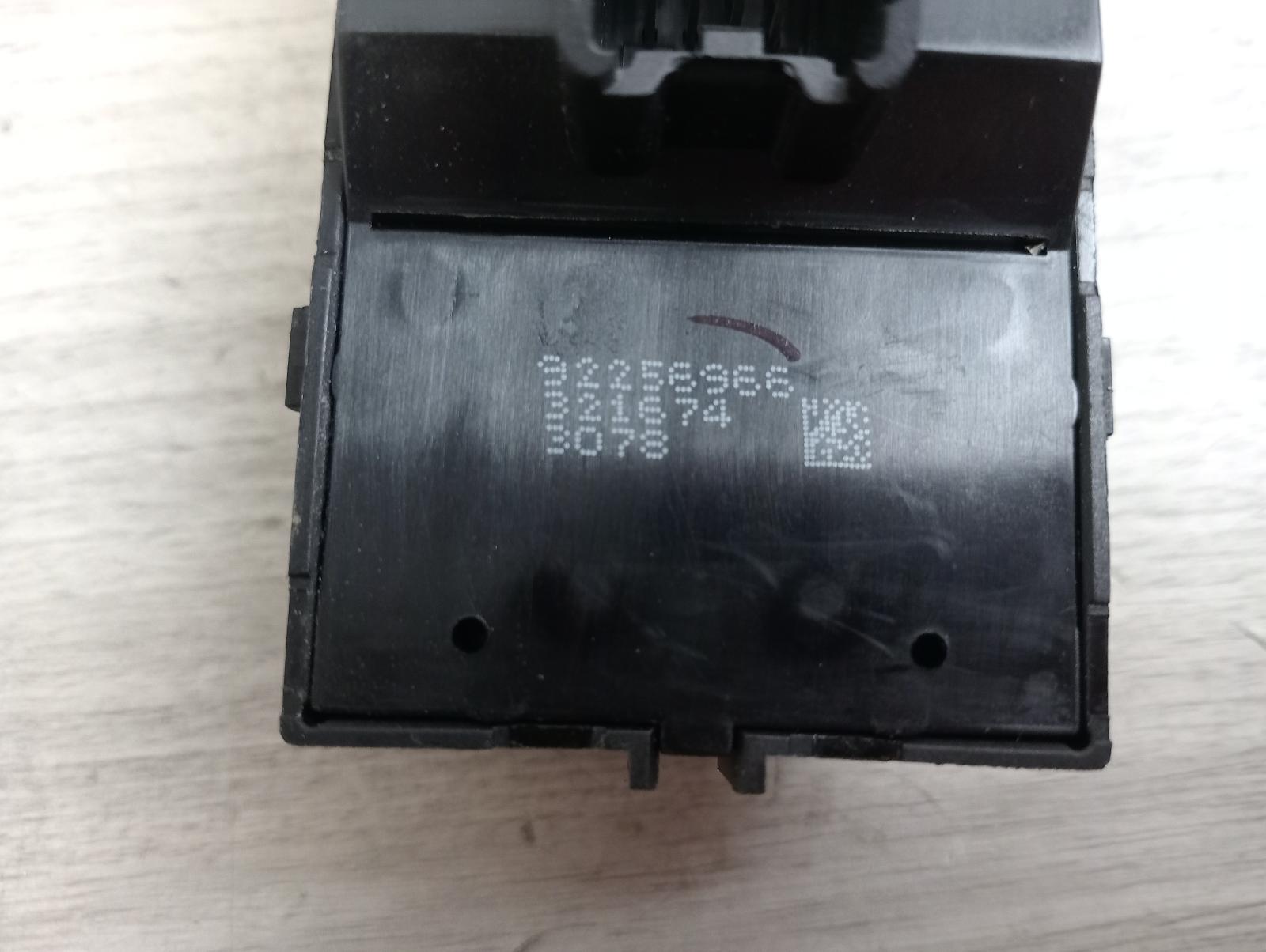 8963706