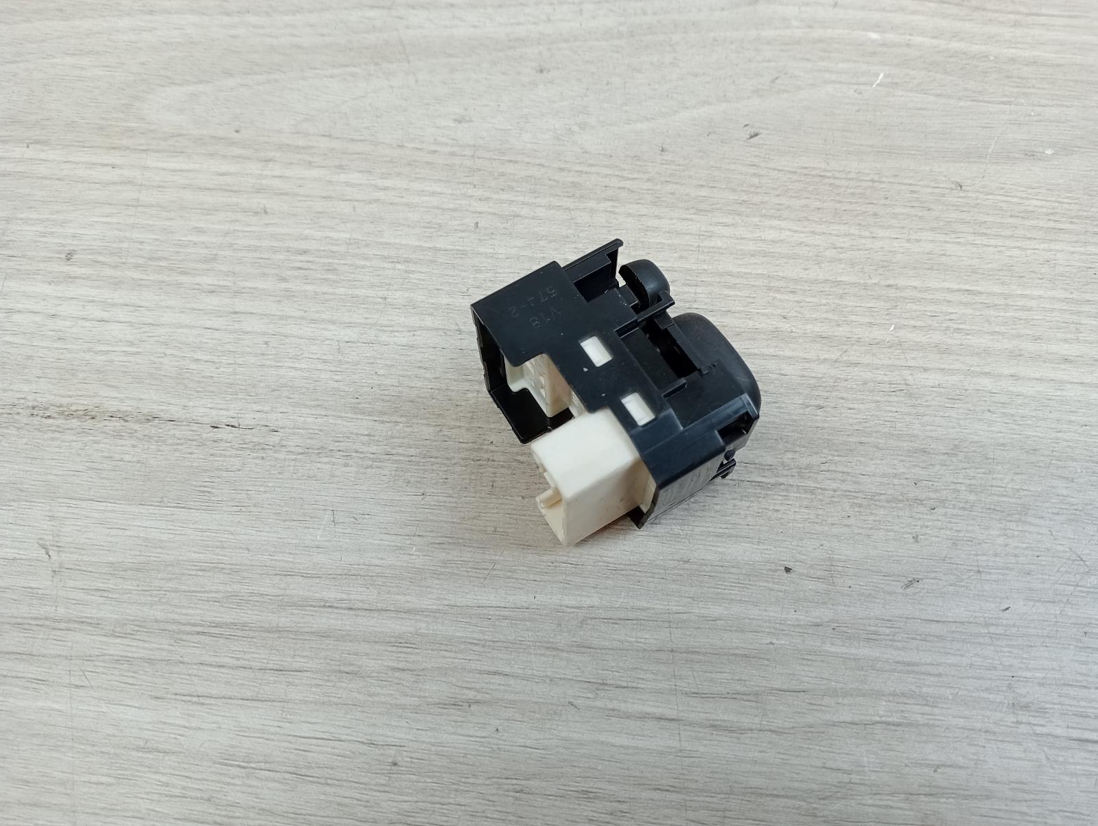 8951529