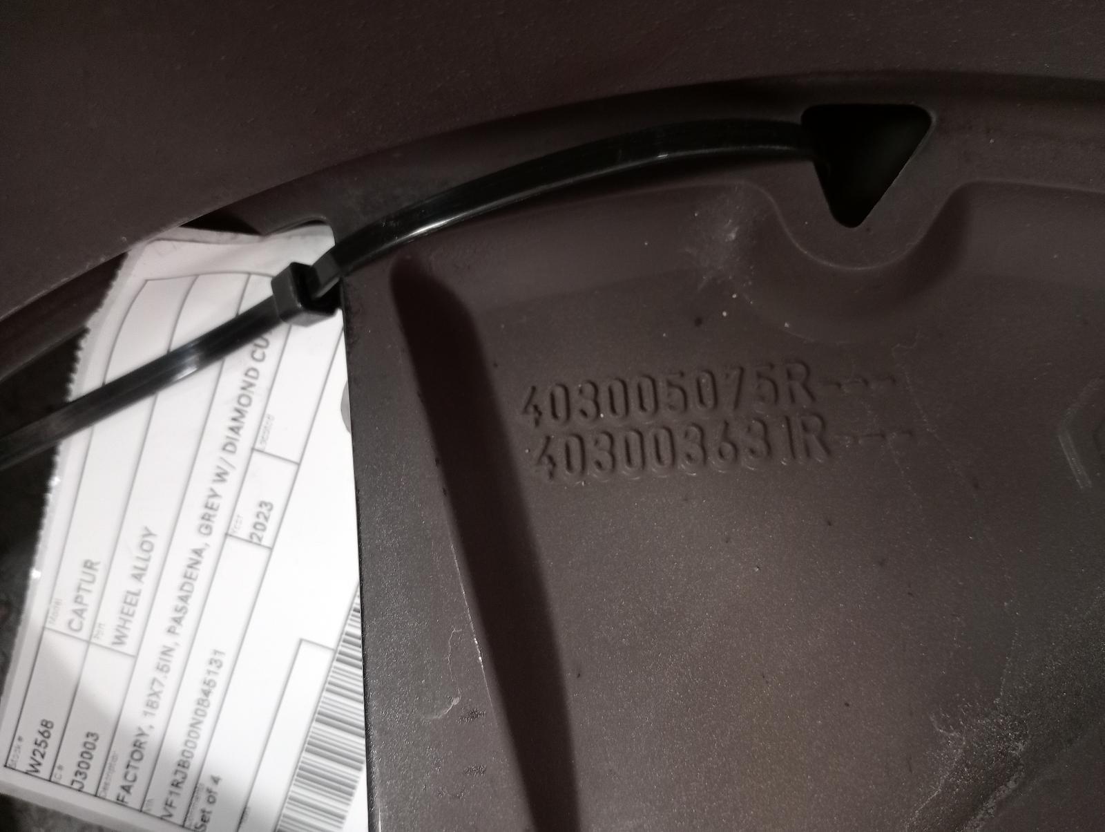 8975077