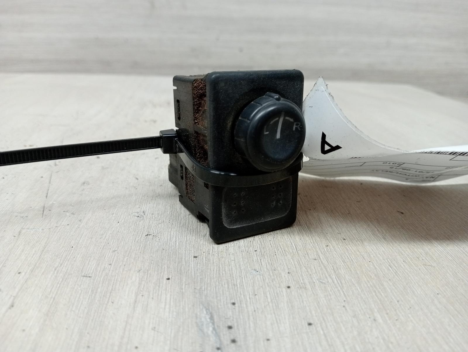 8976236