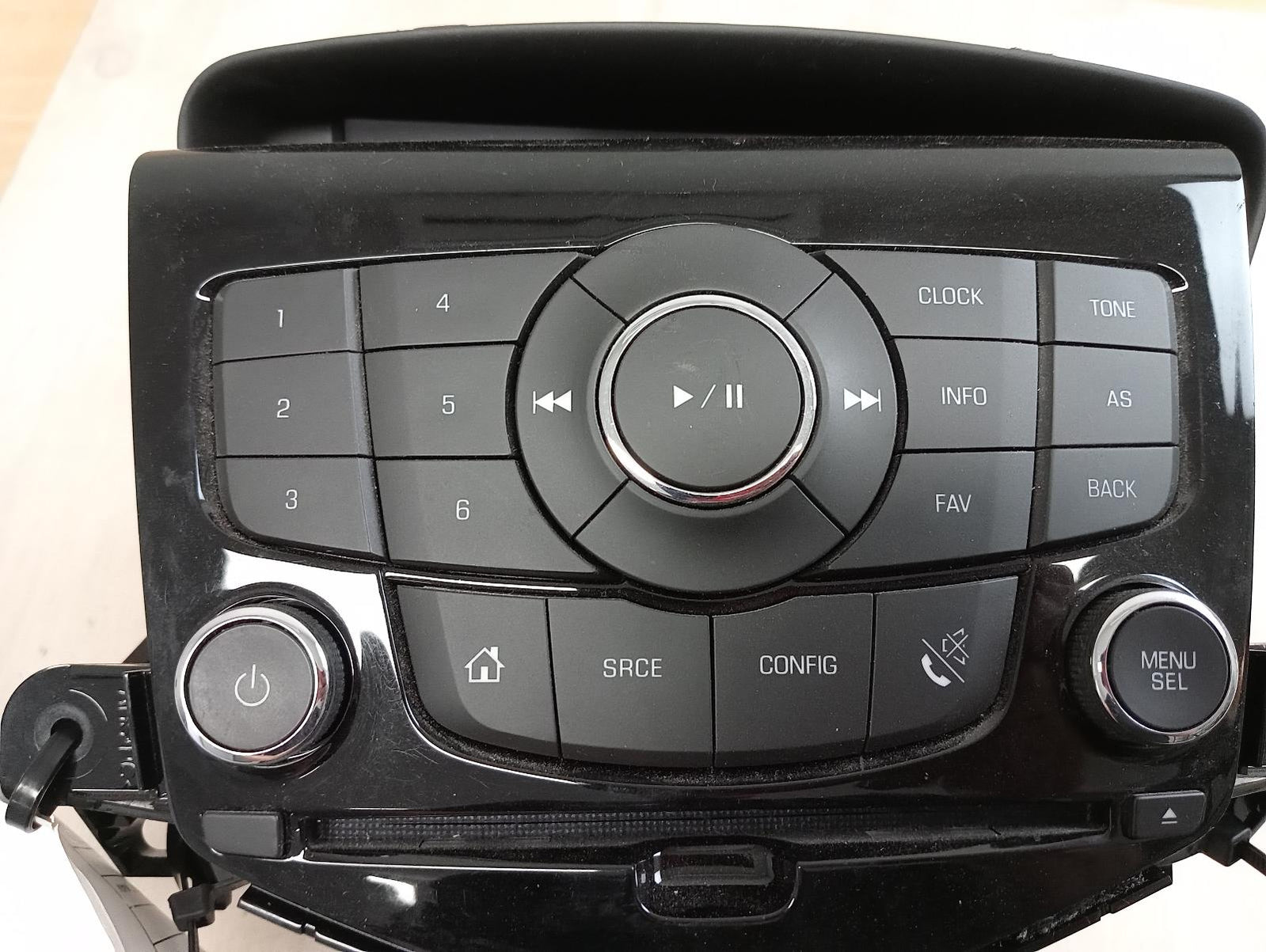 HOLDEN CRUZE STEREO/HEAD UNIT DASH RADIO CONTROL PANEL/CONTROL UNIT, NON SAT NAV