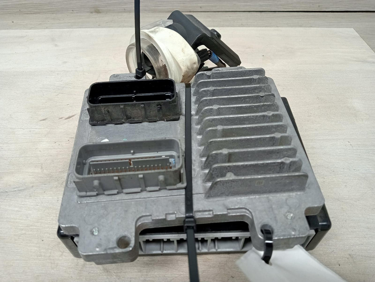 9004589