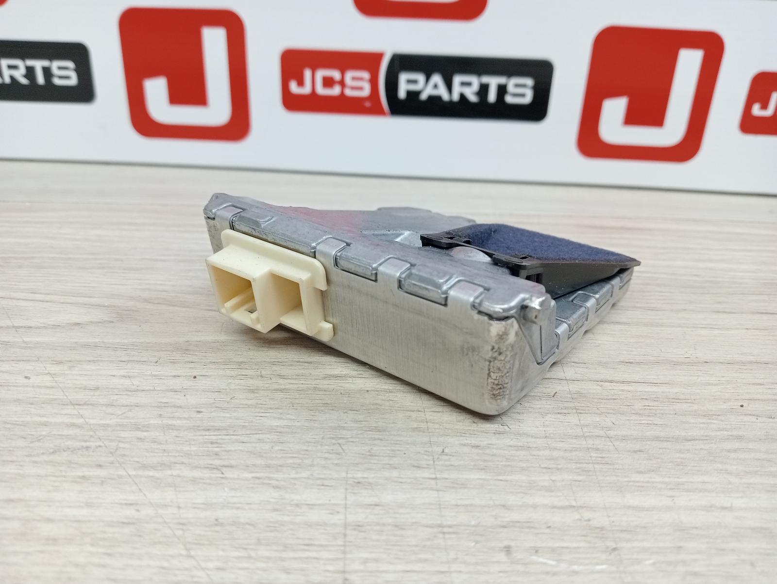 8976029