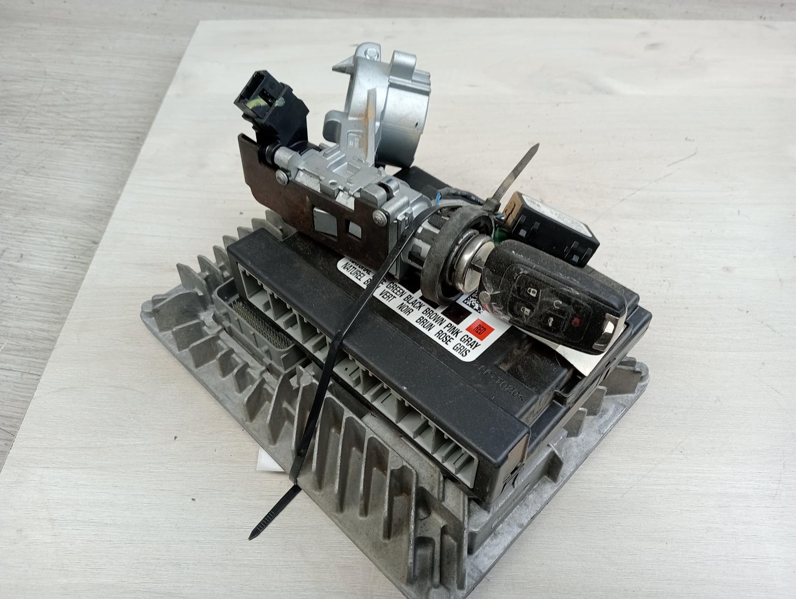 8976131