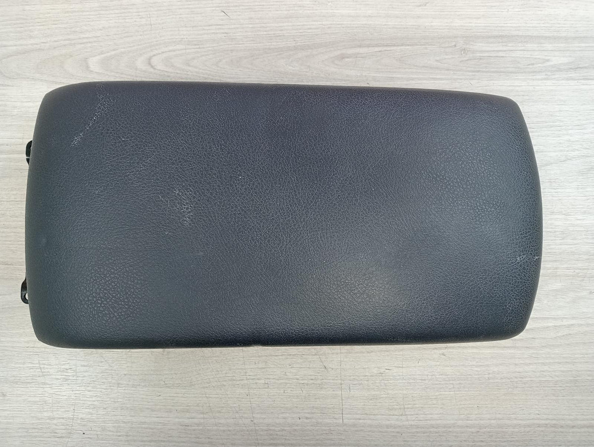 9048733
