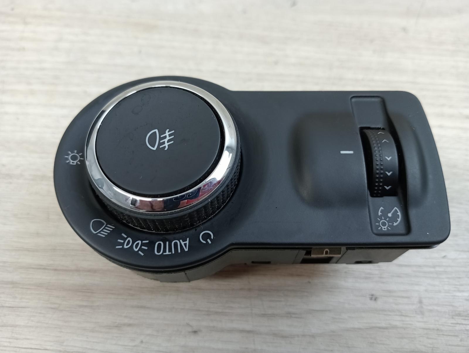 8963800