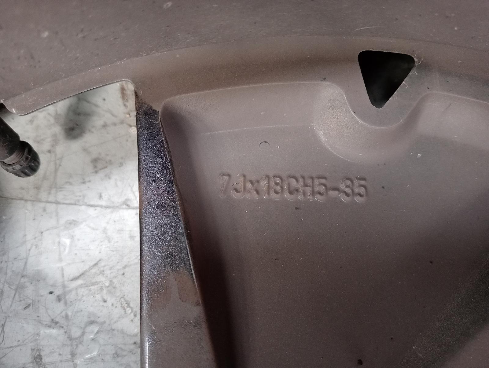 8975077