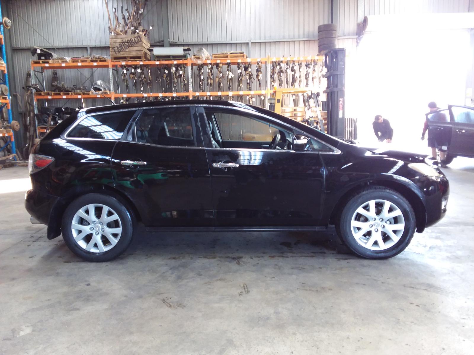 8976142
