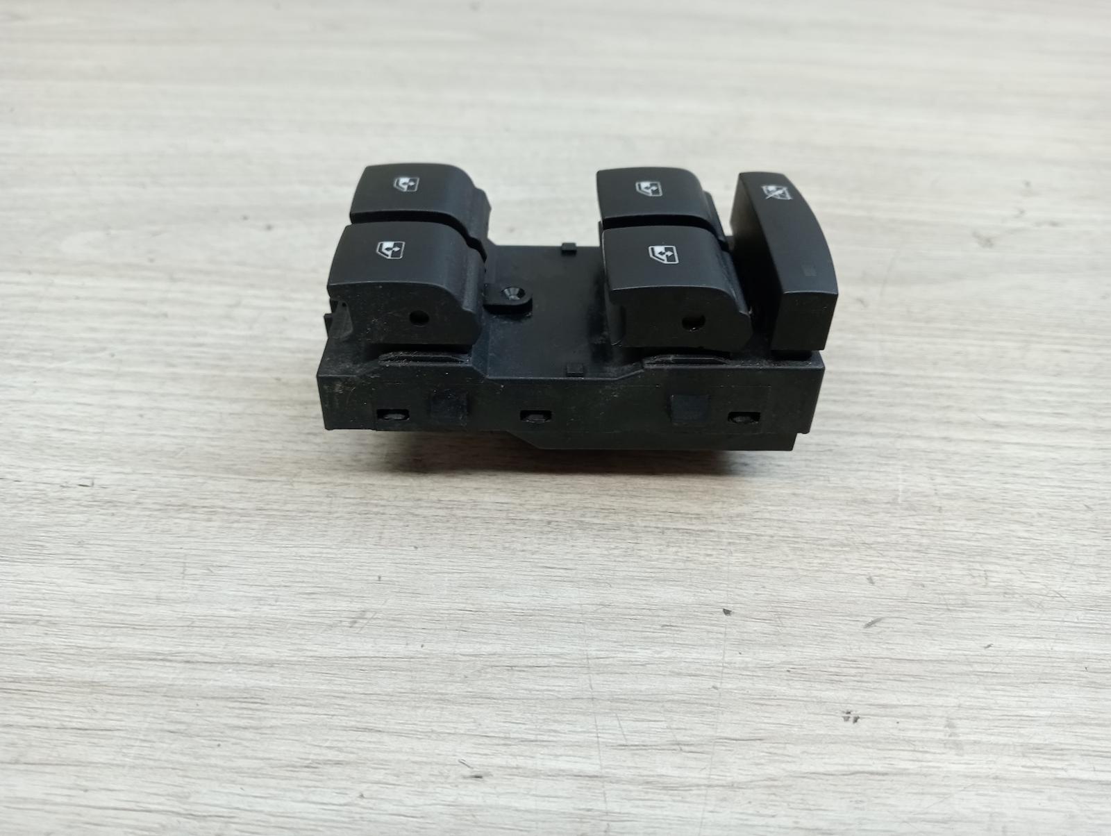 8963706