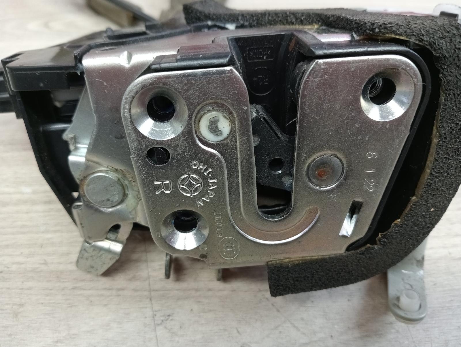 8946239