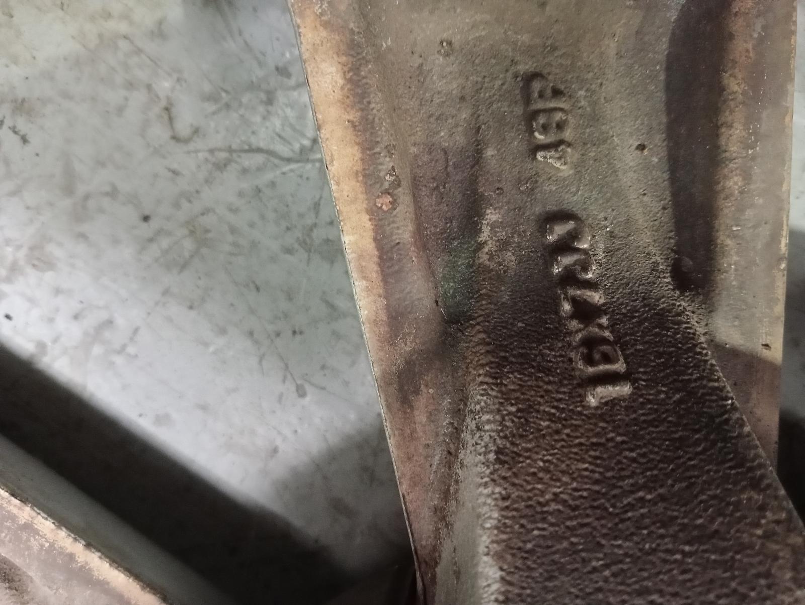 8976094