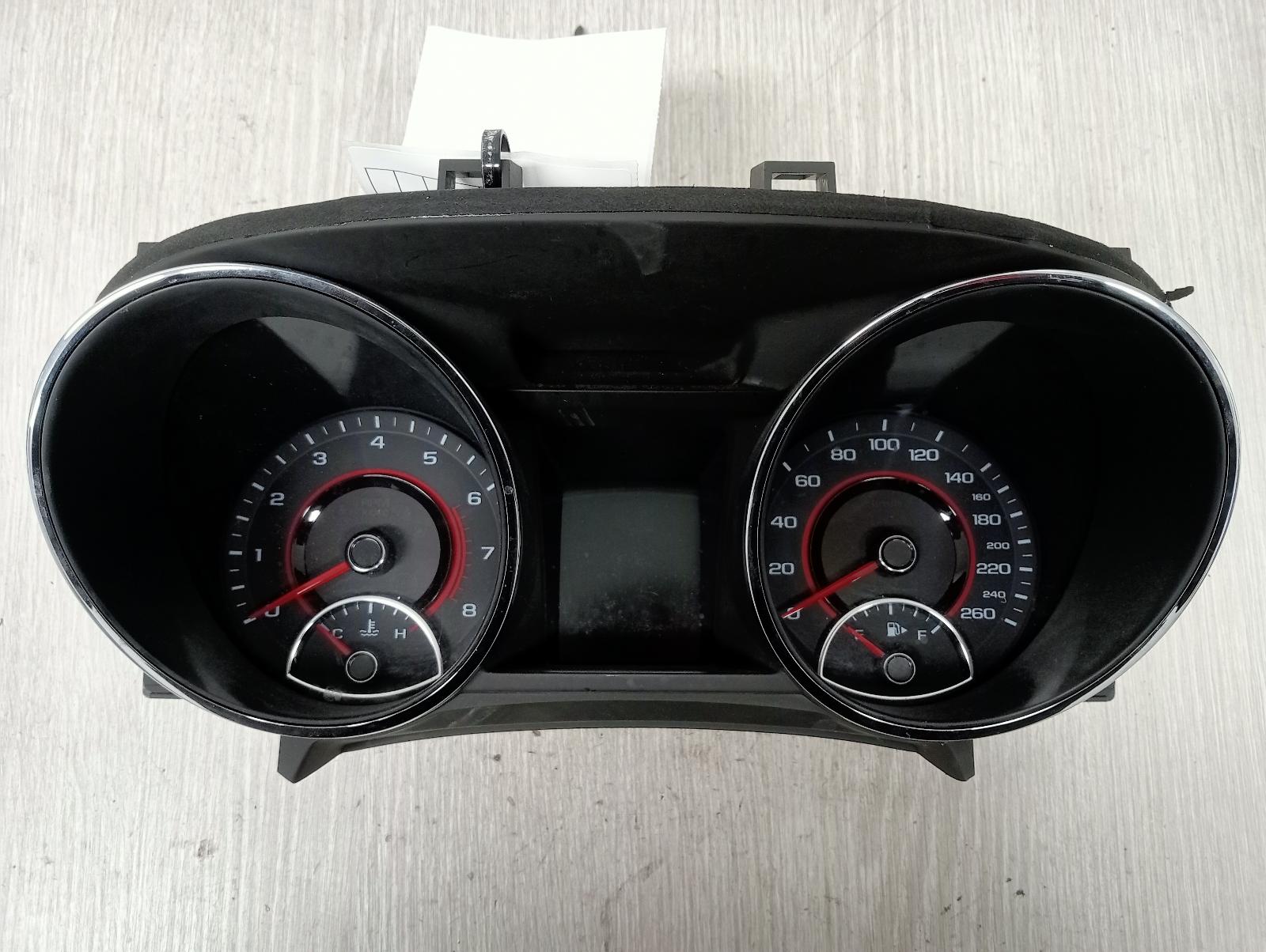 HOLDEN COMMODORE INSTRUMENT CLUSTER INSTRUMENT CLUSTER, AUTO T/M, VF, SS/SSV/SV