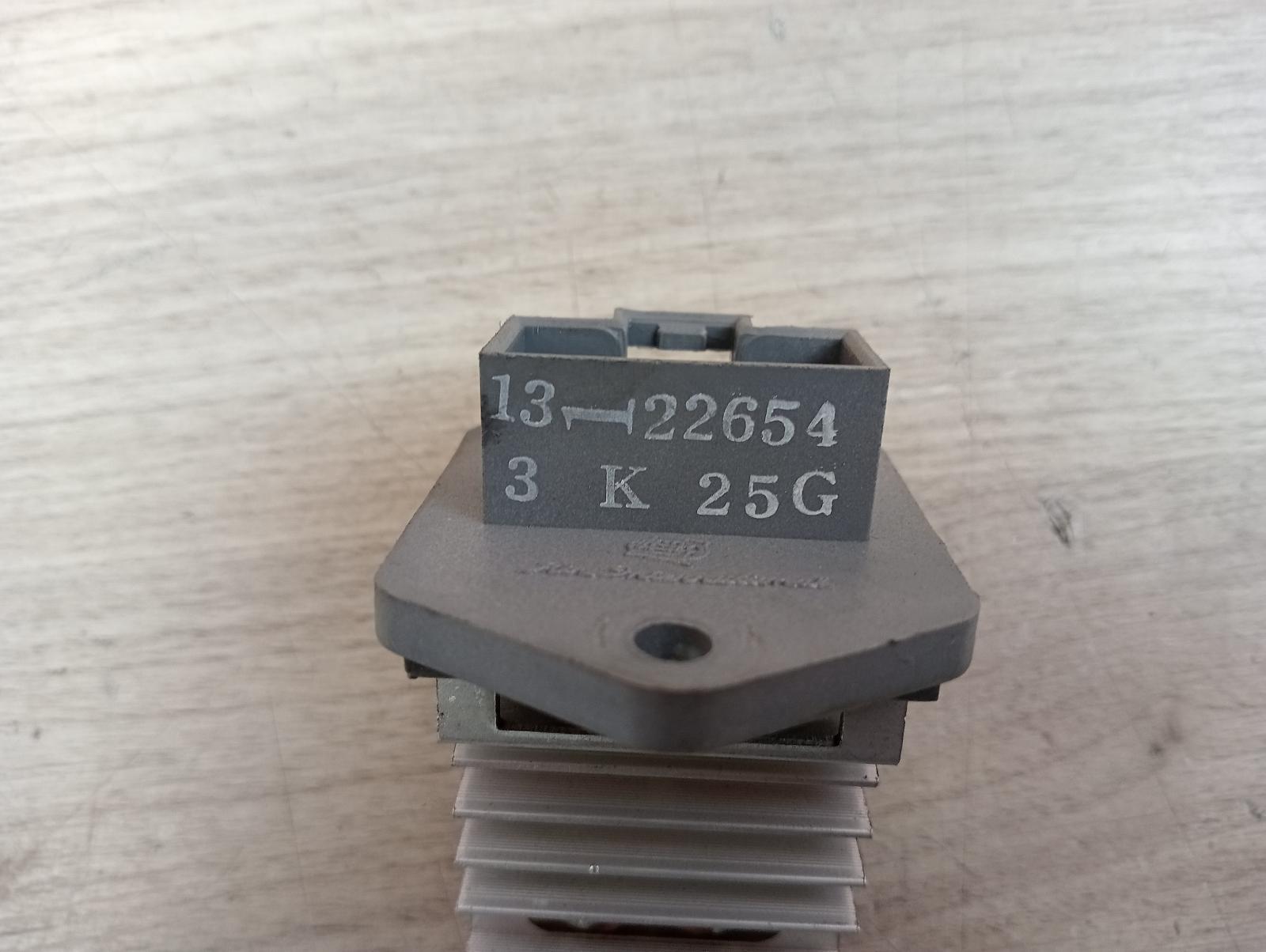 8976021