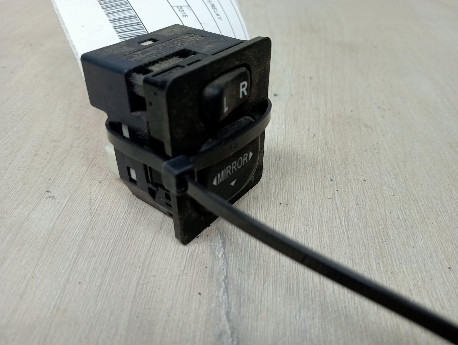 8951563