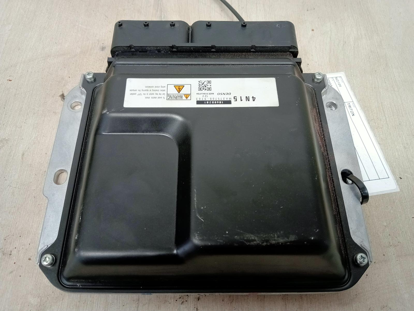8960027