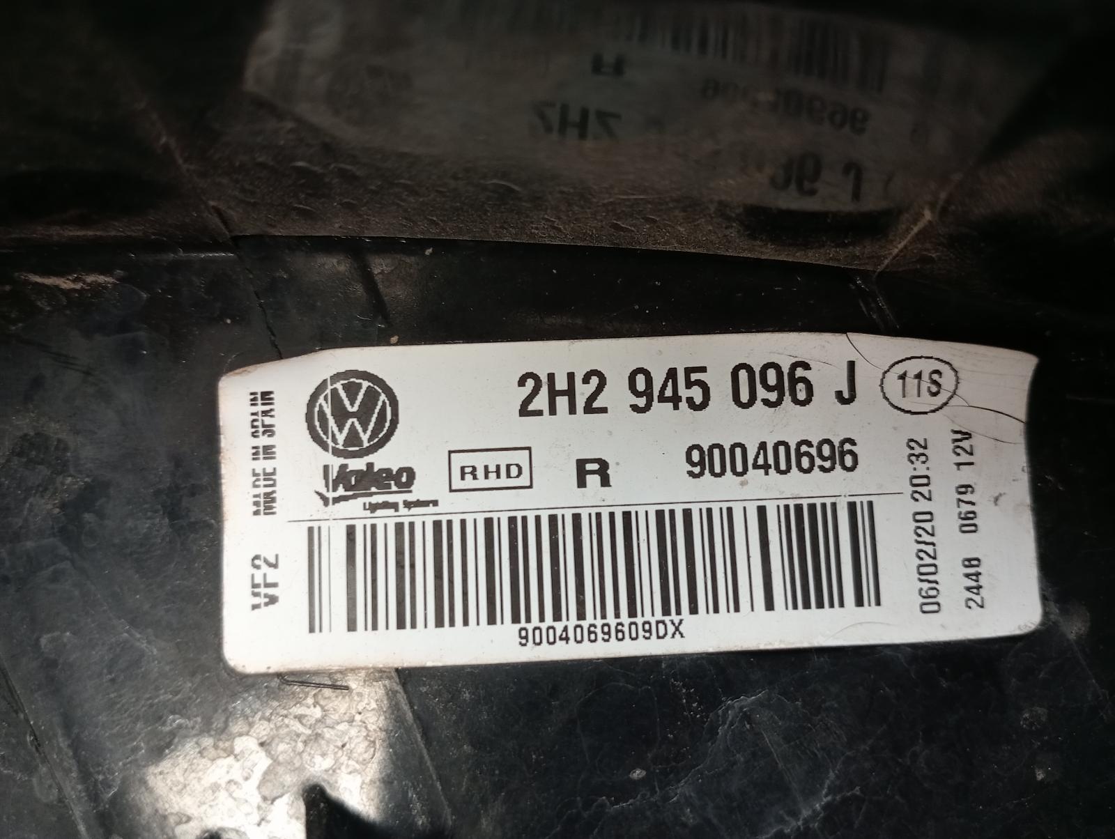 8877945