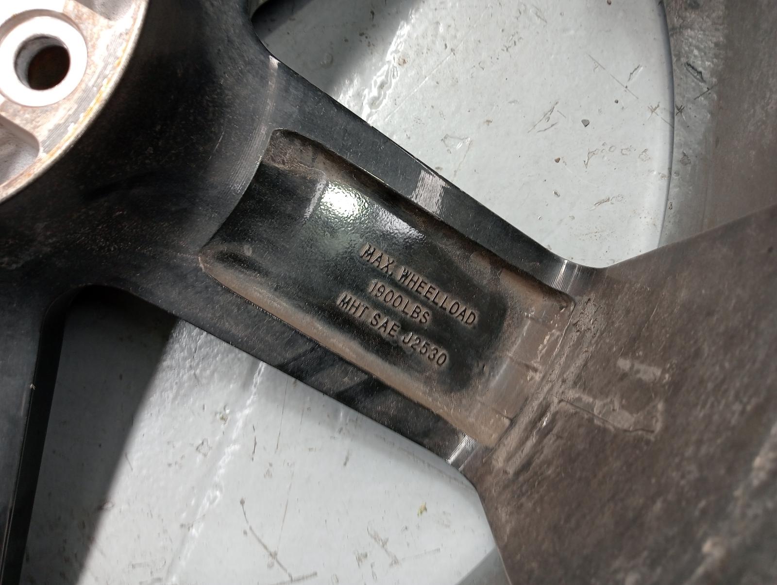 8956027