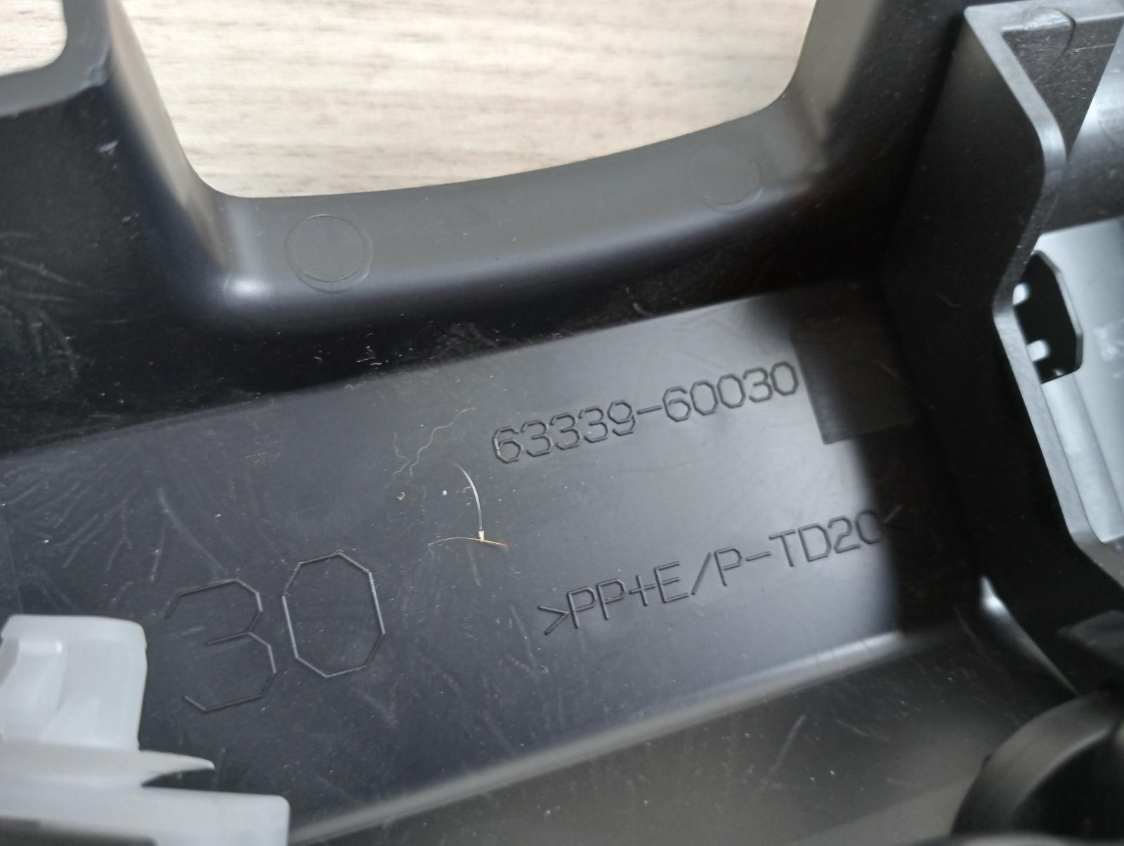 8977686