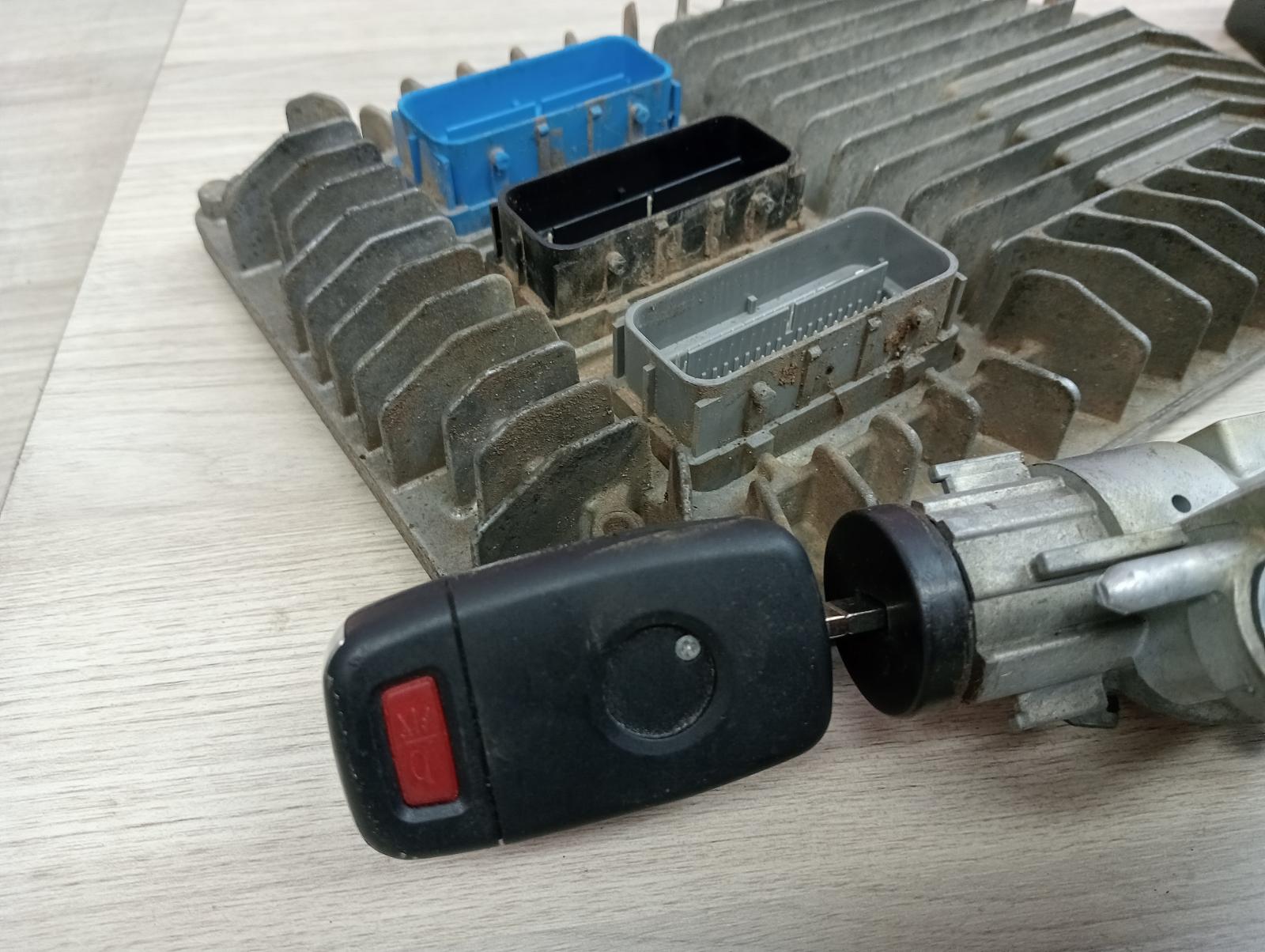 8960775