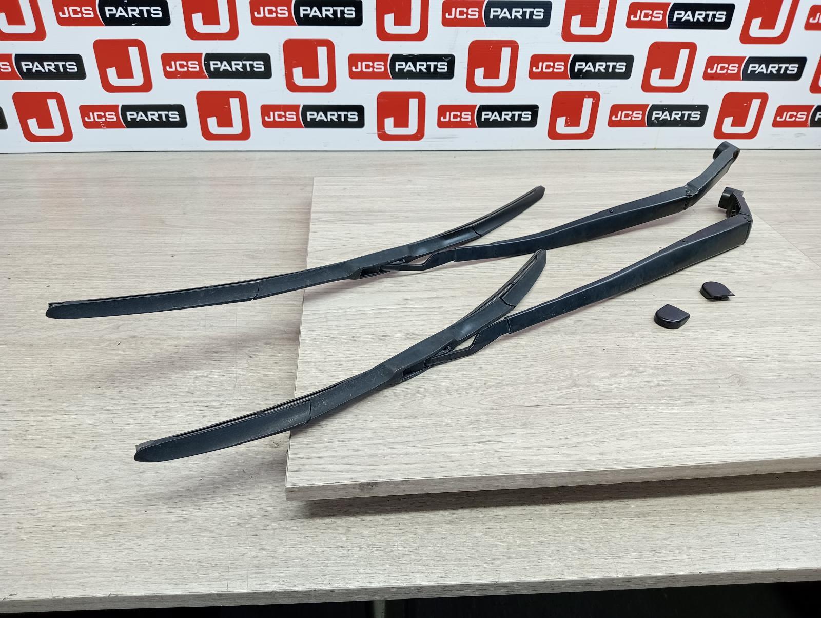 8976782