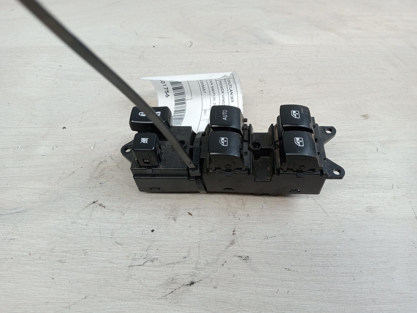 8706572