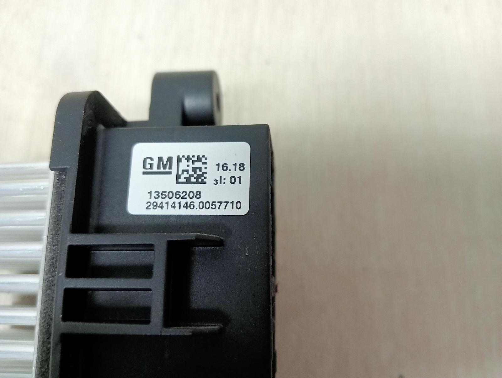8951547