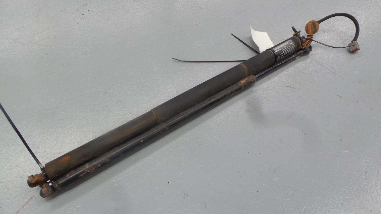 8981664