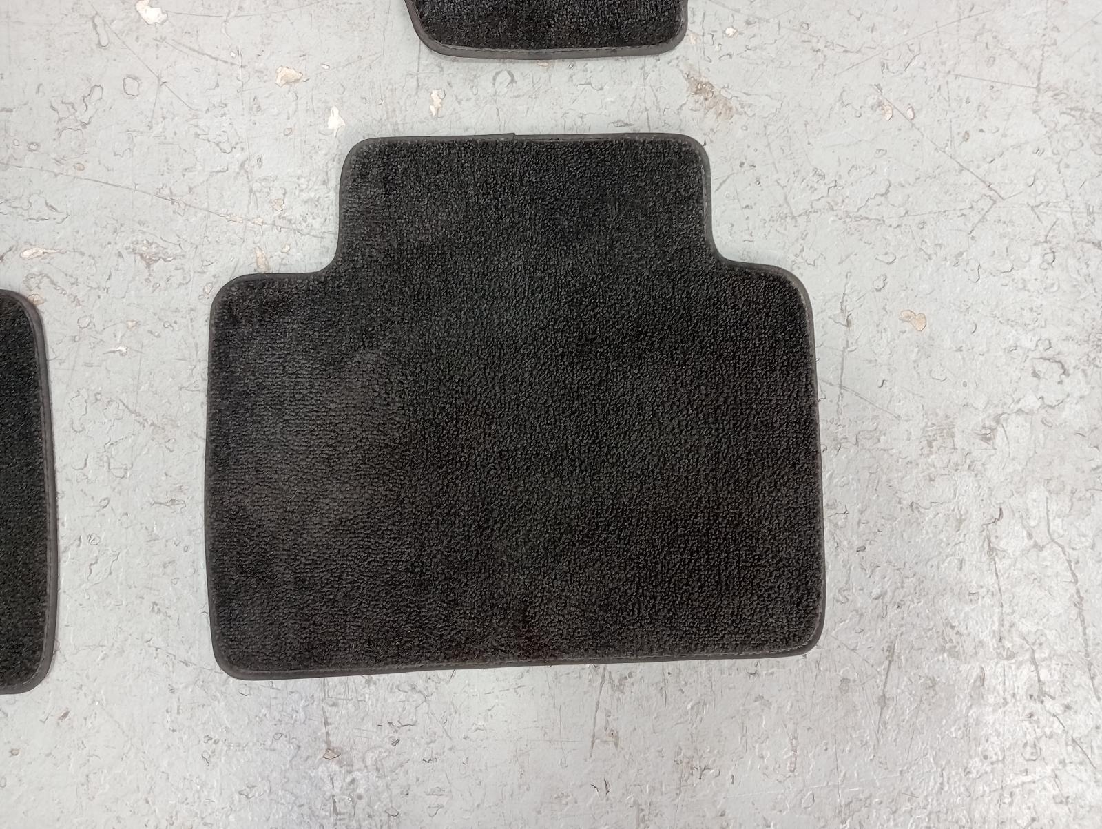 8977929