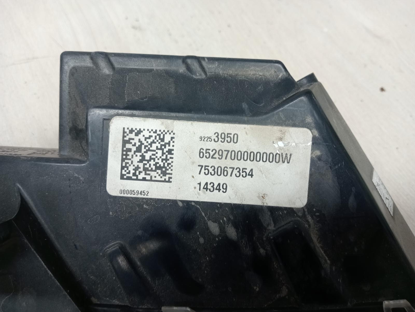 8976163