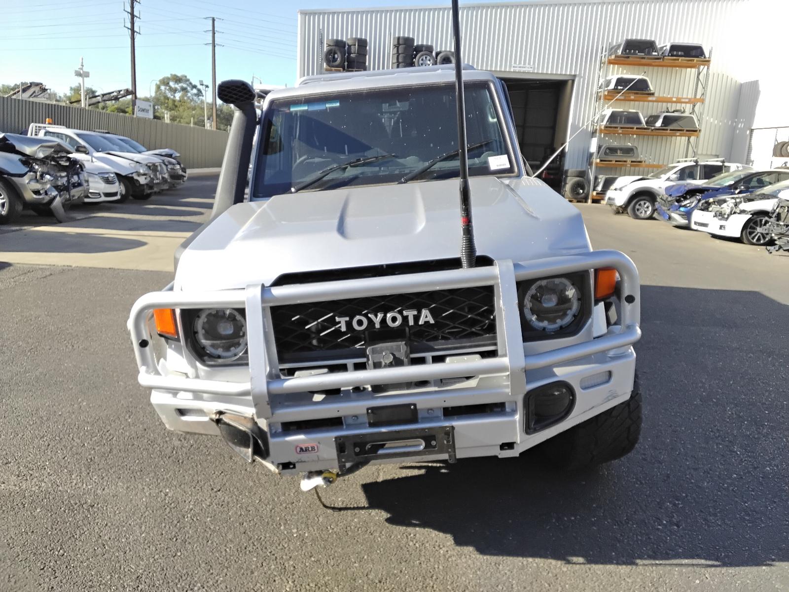 8975900
