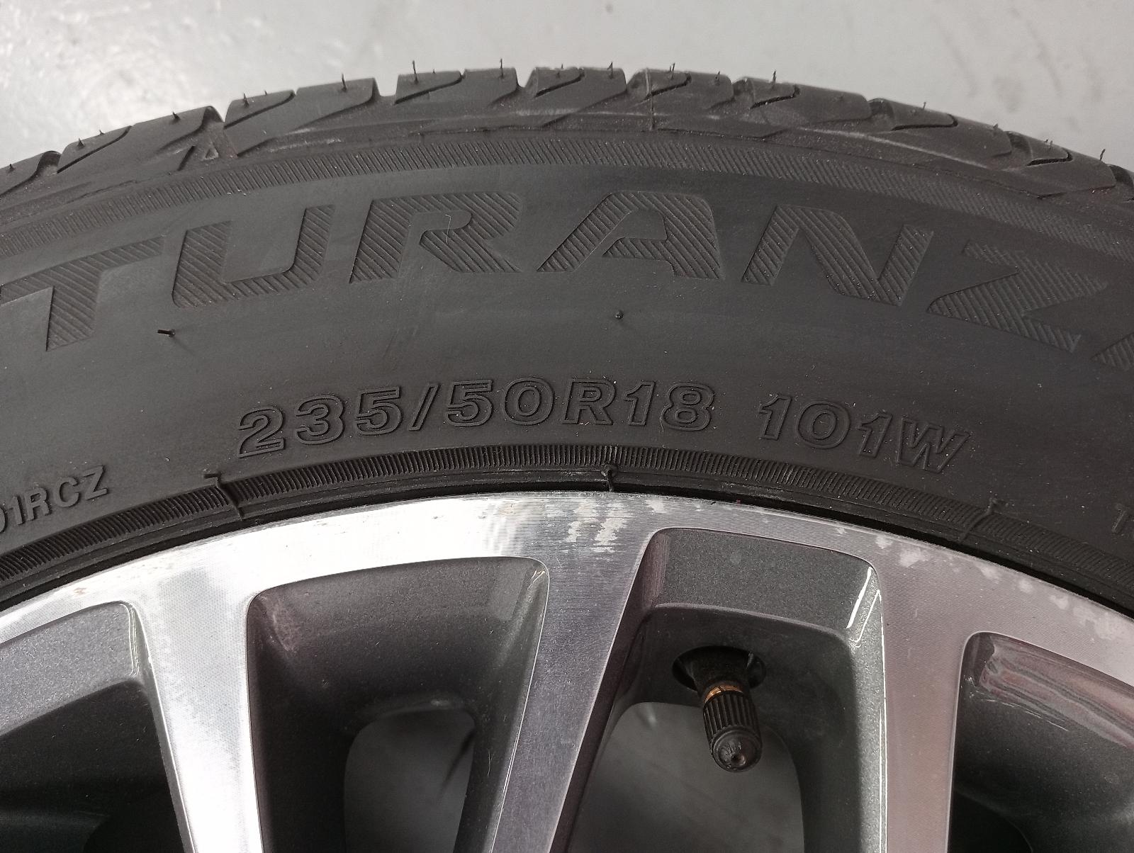 8976035