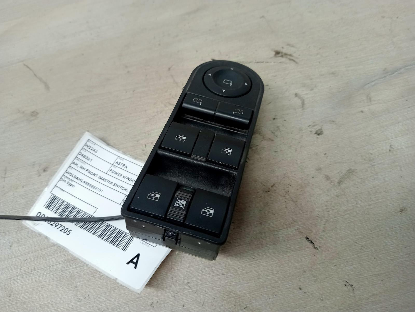 HOLDEN ASTRA POWER WINDOW SWITCH AH, RH FRONT (MASTER SWITCH), 4 SWITCH TYPE (18