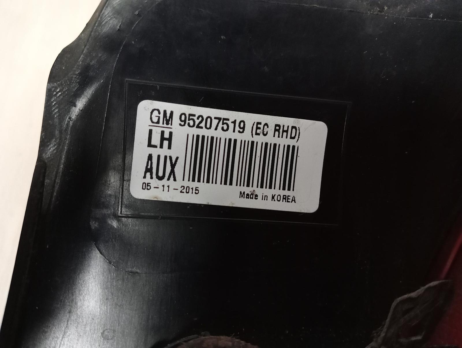 8985738