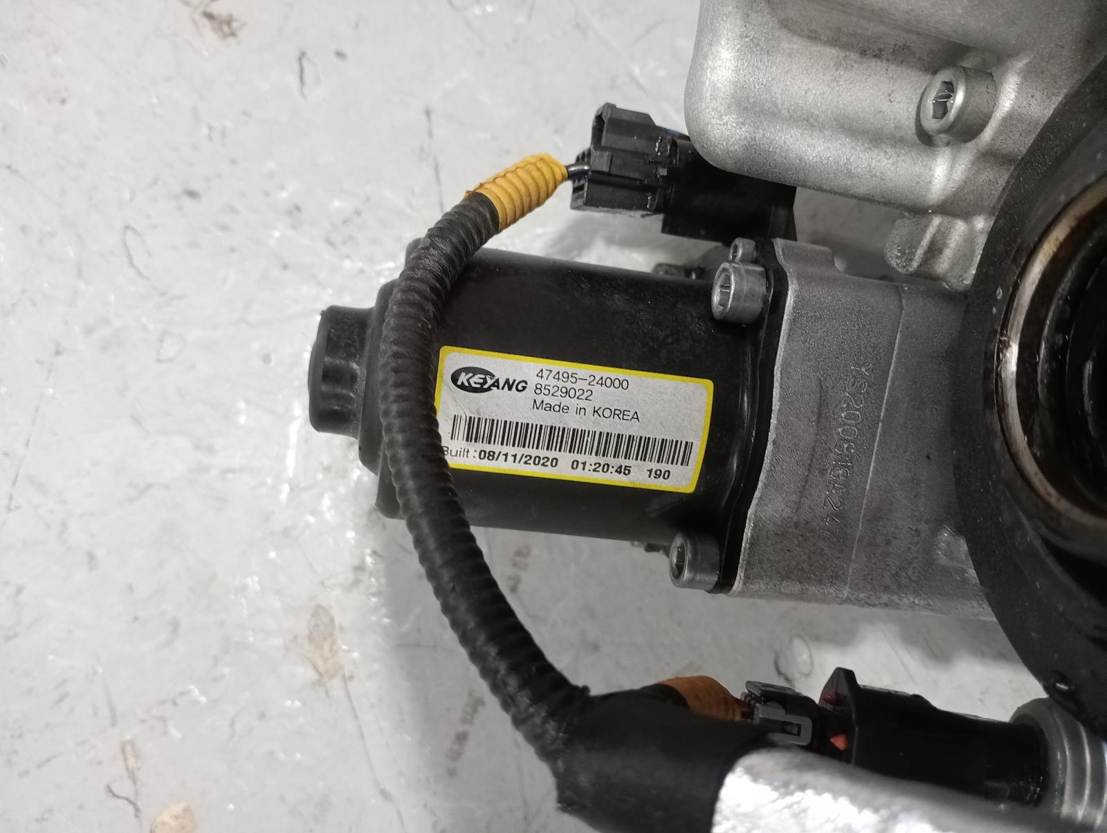 8905700