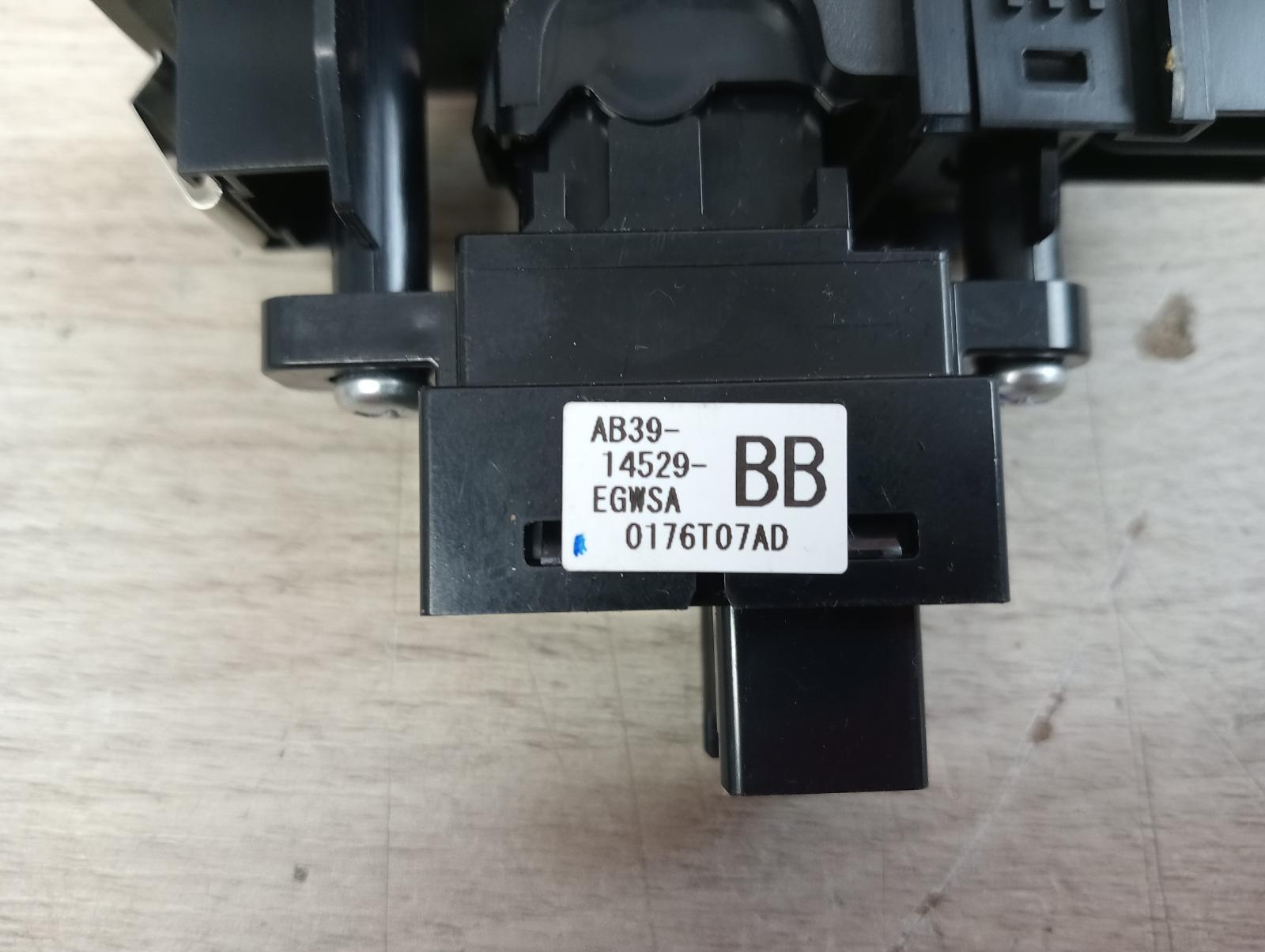 8976033