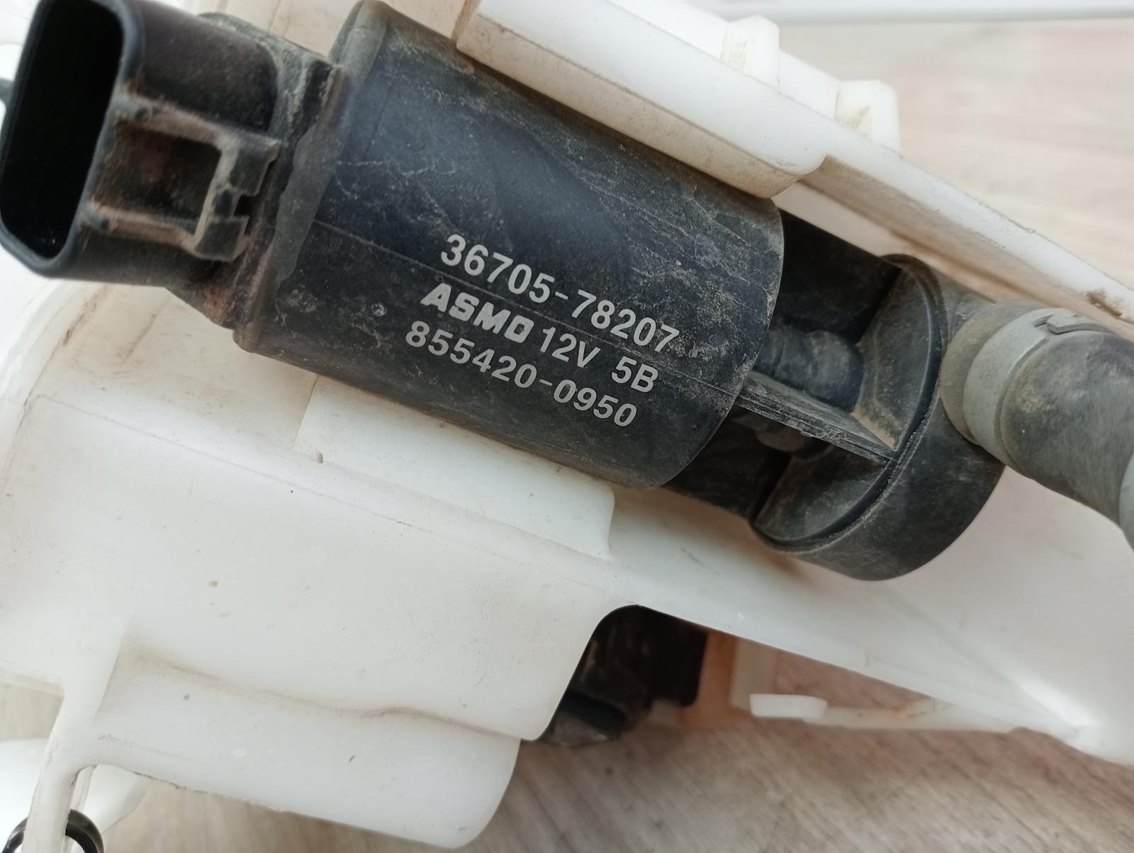 8981562
